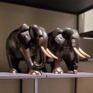 VINTAGE CARVED ELEPHANTS / SET OF TWO